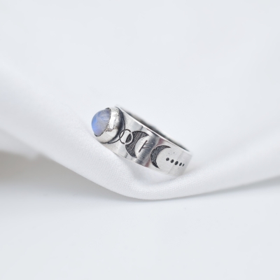 Pierścionek z Runą